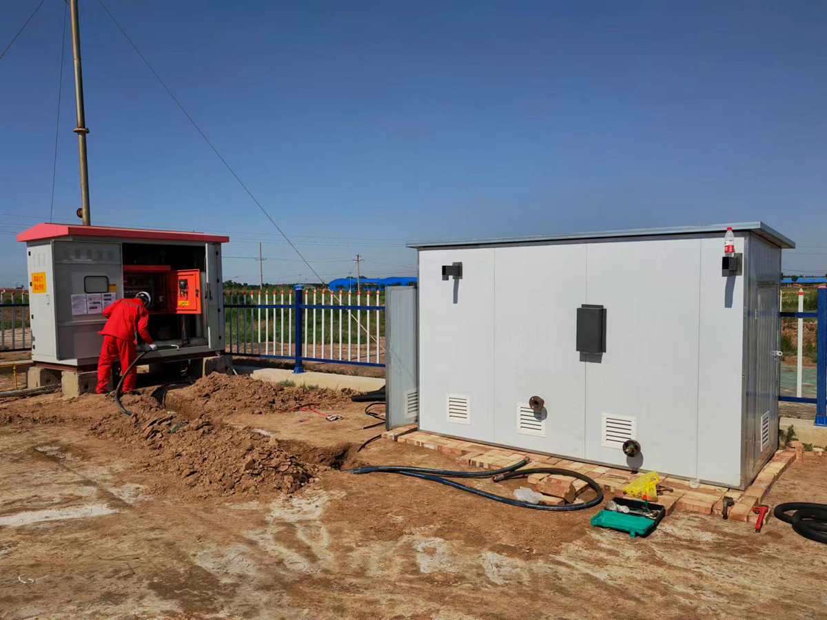 勝利油田油氣集輸加熱用小型集裝箱式固體電蓄熱熱水機組(圖1) 勝利油田油氣集輸加熱用小型集裝箱式固體電蓄熱熱水機組(圖1)