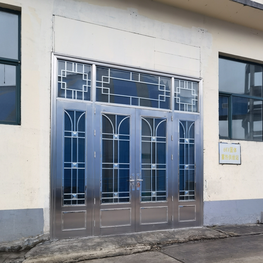 山西長(zhǎng)治紅山煤業(yè)礦井通風(fēng)加熱用固體蓄熱電鍋爐(圖1) 山西長(zhǎng)治紅山煤業(yè)礦井通風(fēng)加熱用固體蓄熱電鍋爐(圖1)